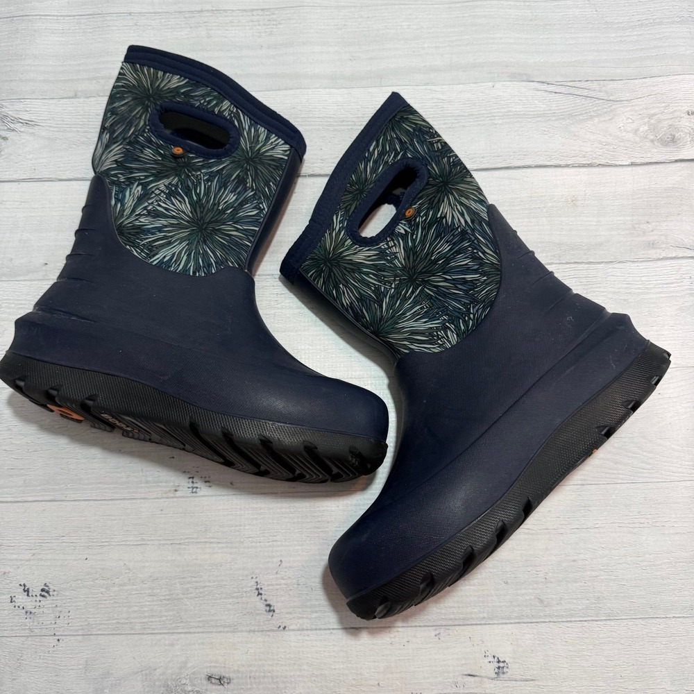 BOGS NeoClassic Firework Floral girls snow boots big kids size 4